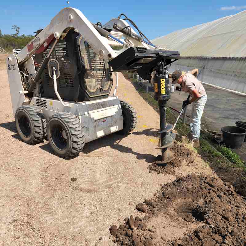 12 - Planting Hole Digga 800x800 20241024 - 10